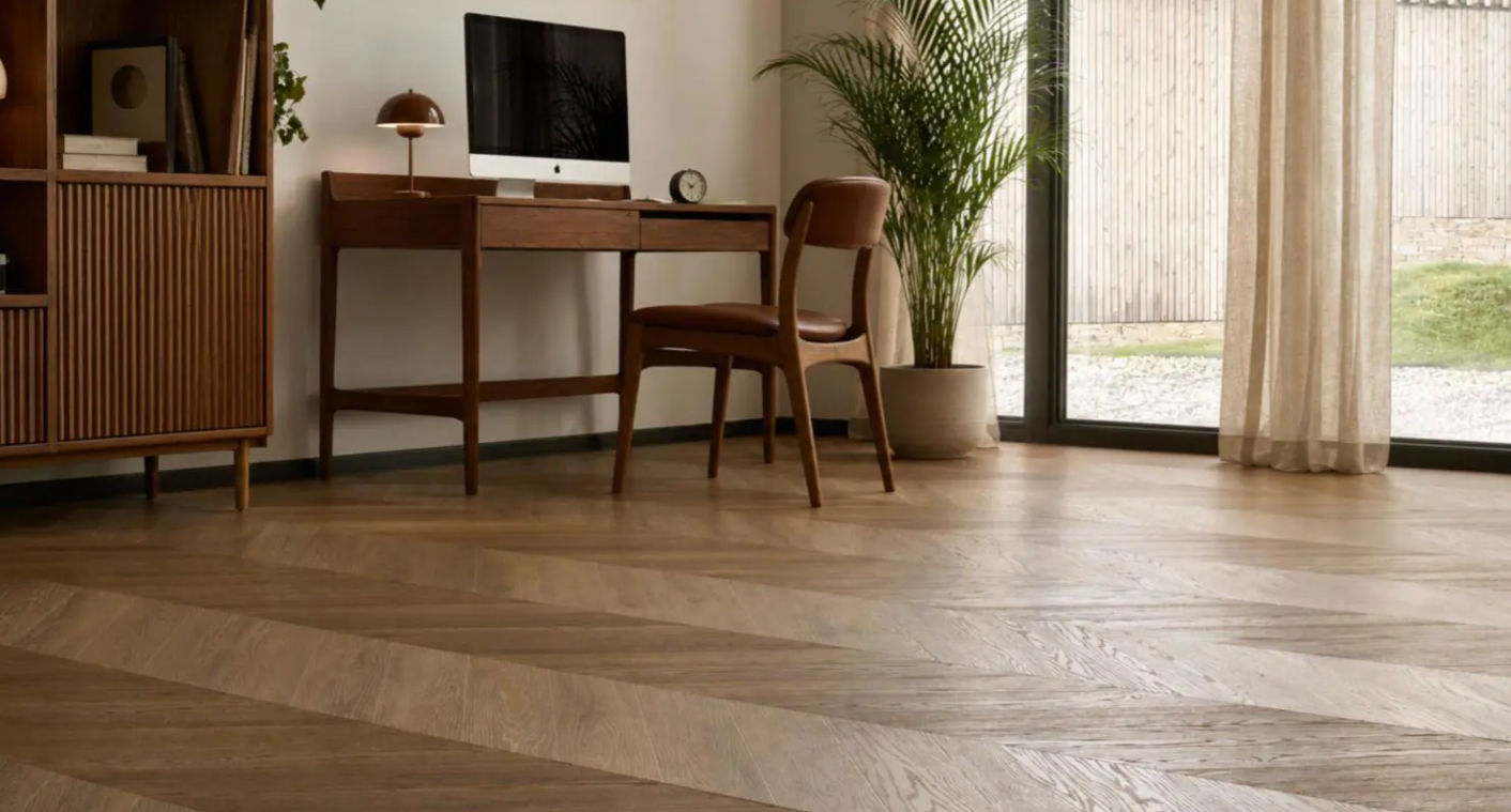 chevron vinyl interiér